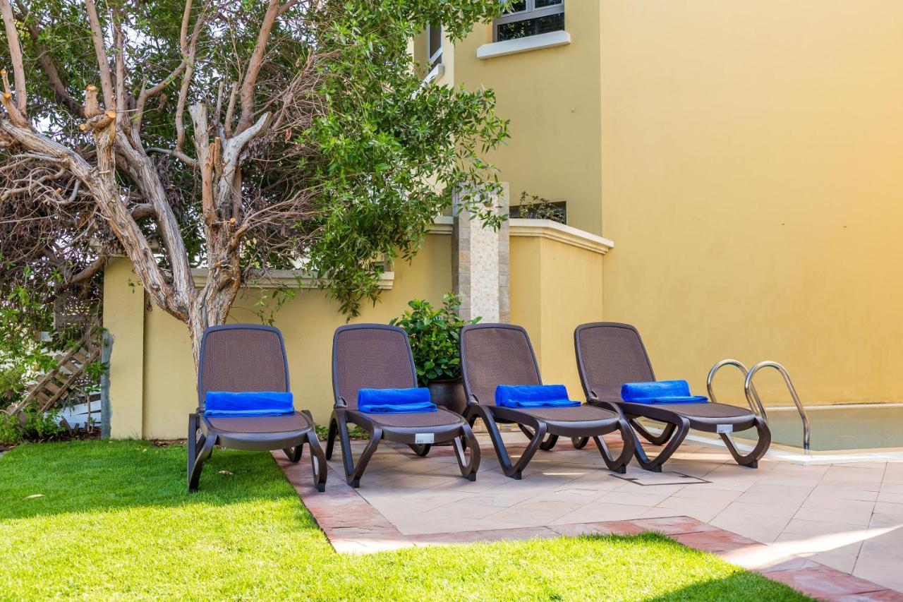 Chic 4Br Villa With Assistant Room And Private Pool On Palm Jumeirah By Deluxe Holiday Homes Dubai Ngoại thất bức ảnh