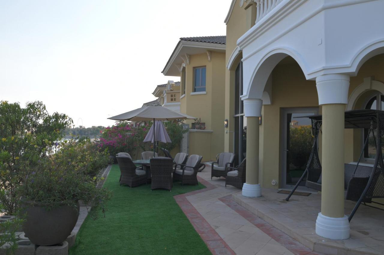 Chic 4Br Villa With Assistant Room And Private Pool On Palm Jumeirah By Deluxe Holiday Homes Dubai Ngoại thất bức ảnh