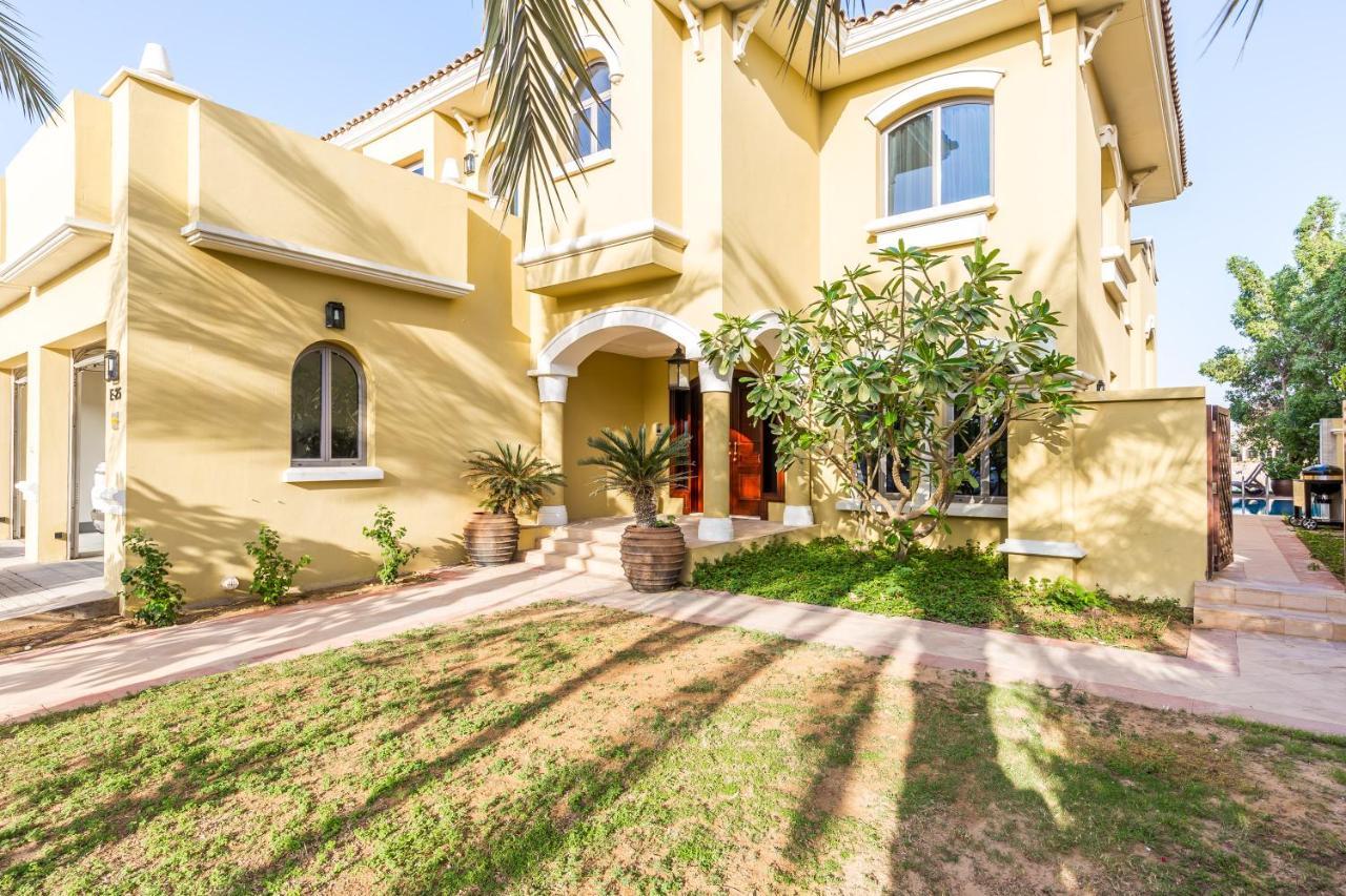 Chic 4Br Villa With Assistant Room And Private Pool On Palm Jumeirah By Deluxe Holiday Homes Dubai Ngoại thất bức ảnh