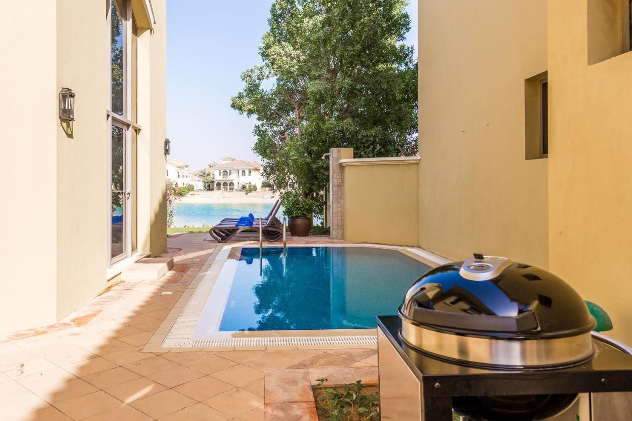 Chic 4Br Villa With Assistant Room And Private Pool On Palm Jumeirah By Deluxe Holiday Homes Dubai Ngoại thất bức ảnh