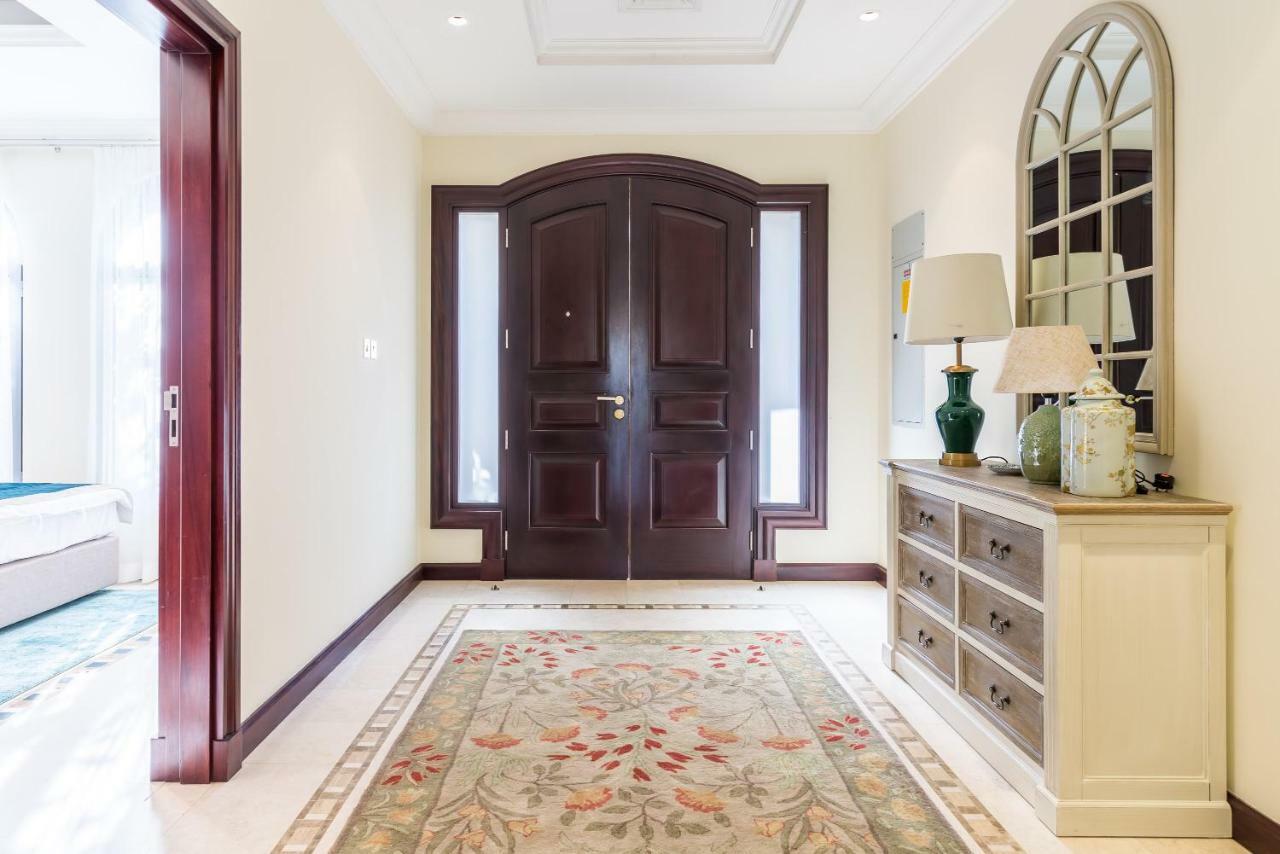 Chic 4Br Villa With Assistant Room And Private Pool On Palm Jumeirah By Deluxe Holiday Homes Dubai Ngoại thất bức ảnh