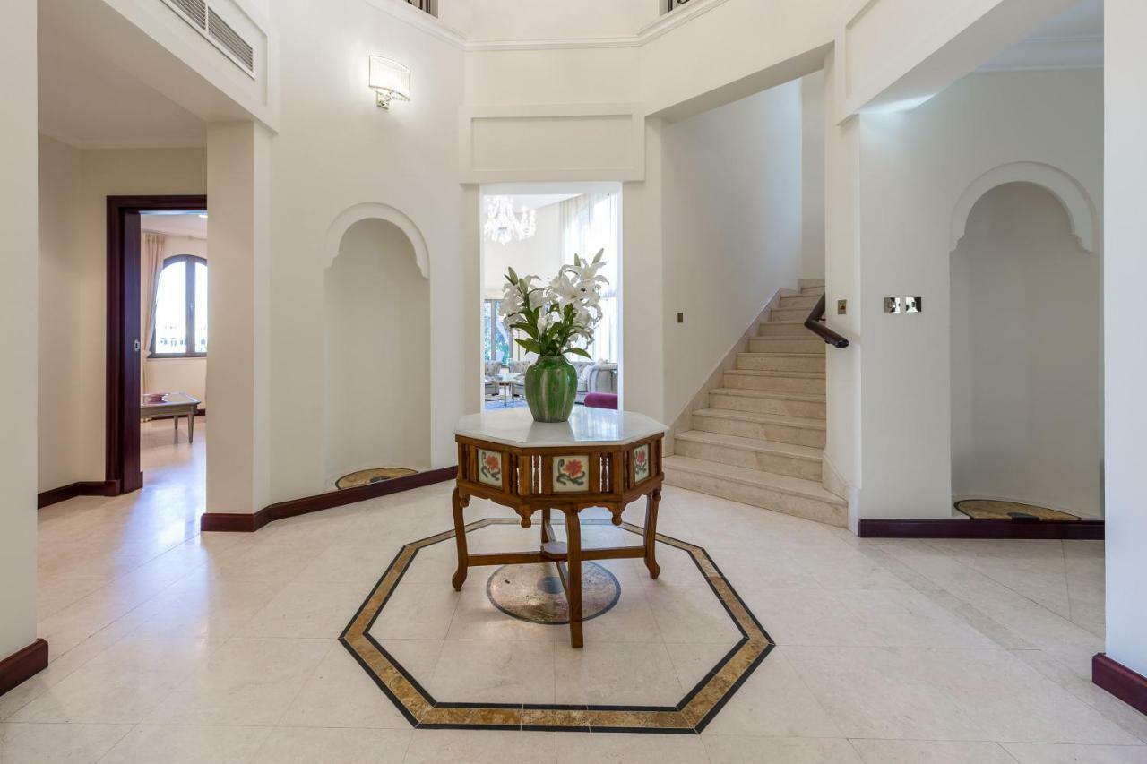 Chic 4Br Villa With Assistant Room And Private Pool On Palm Jumeirah By Deluxe Holiday Homes Dubai Ngoại thất bức ảnh