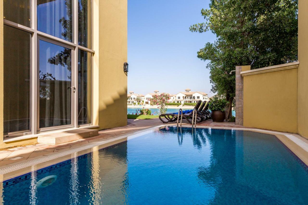 Chic 4Br Villa With Assistant Room And Private Pool On Palm Jumeirah By Deluxe Holiday Homes Dubai Ngoại thất bức ảnh