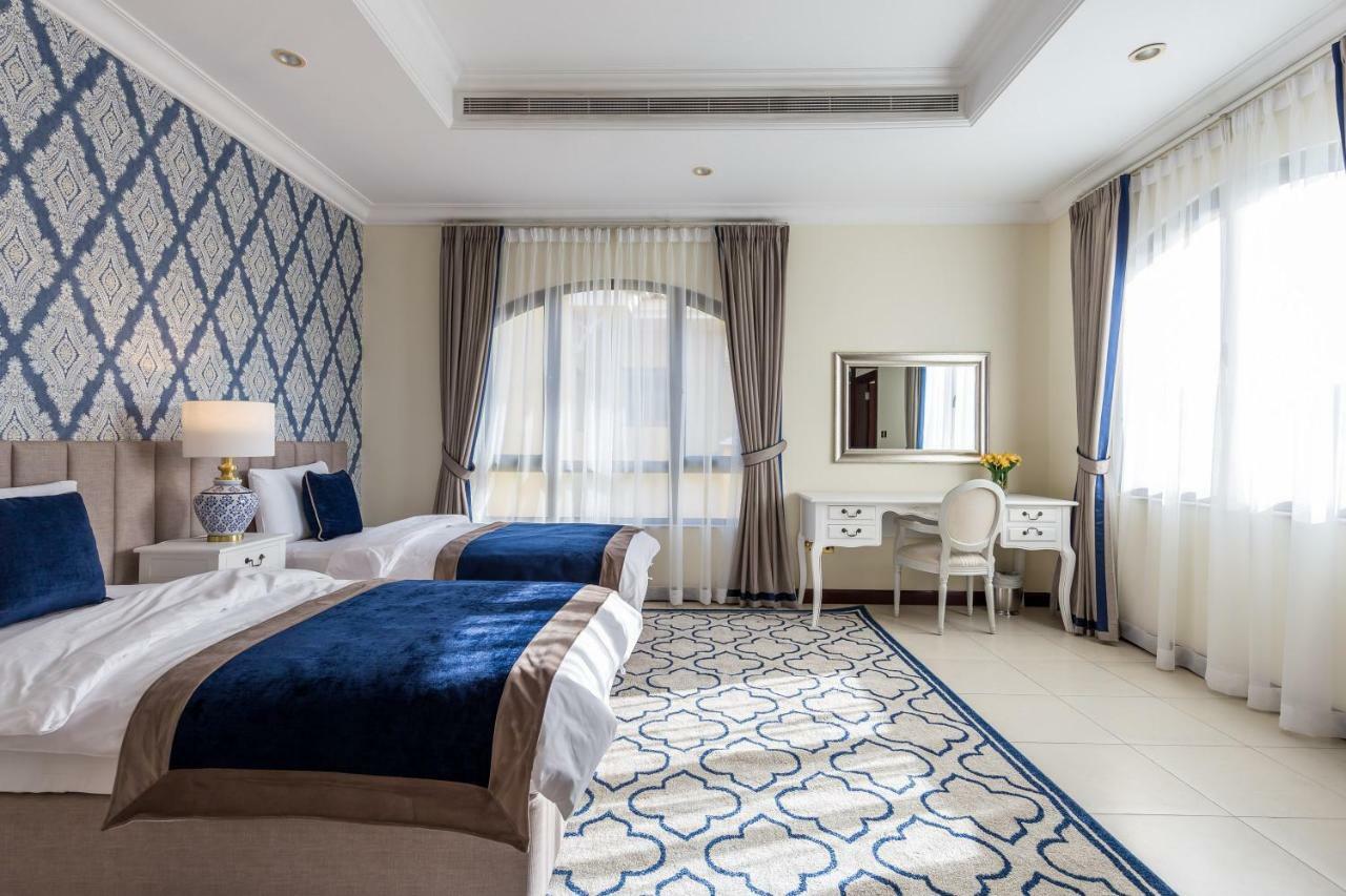 Chic 4Br Villa With Assistant Room And Private Pool On Palm Jumeirah By Deluxe Holiday Homes Dubai Ngoại thất bức ảnh