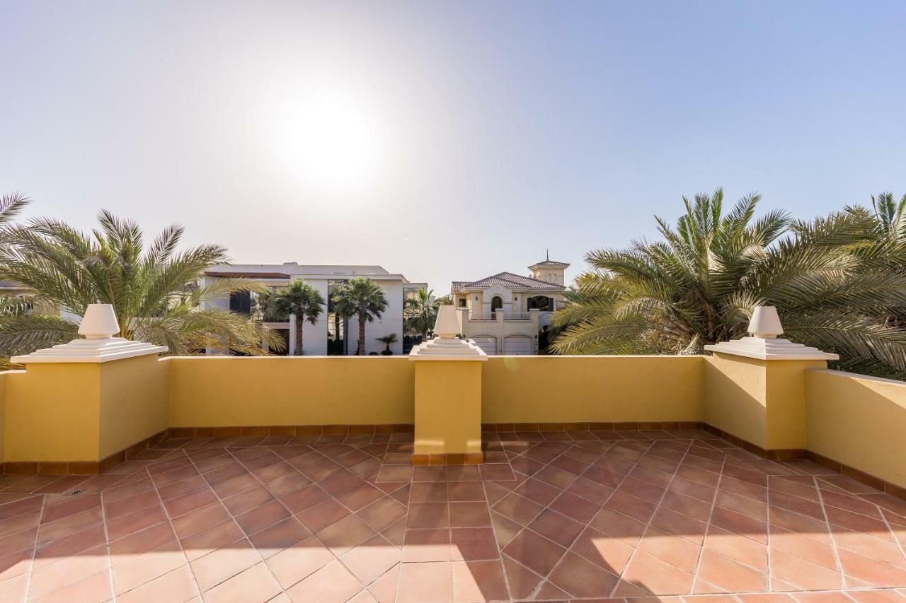Chic 4Br Villa With Assistant Room And Private Pool On Palm Jumeirah By Deluxe Holiday Homes Dubai Ngoại thất bức ảnh