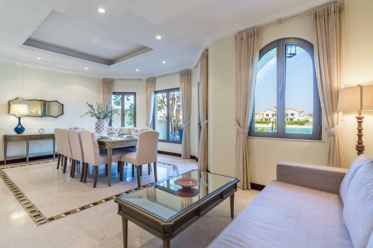 Chic 4Br Villa With Assistant Room And Private Pool On Palm Jumeirah By Deluxe Holiday Homes Dubai Ngoại thất bức ảnh