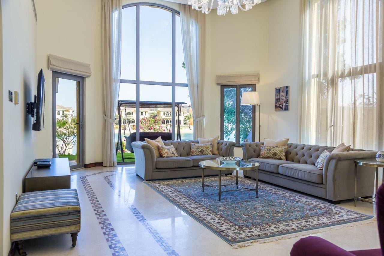 Chic 4Br Villa With Assistant Room And Private Pool On Palm Jumeirah By Deluxe Holiday Homes Dubai Ngoại thất bức ảnh